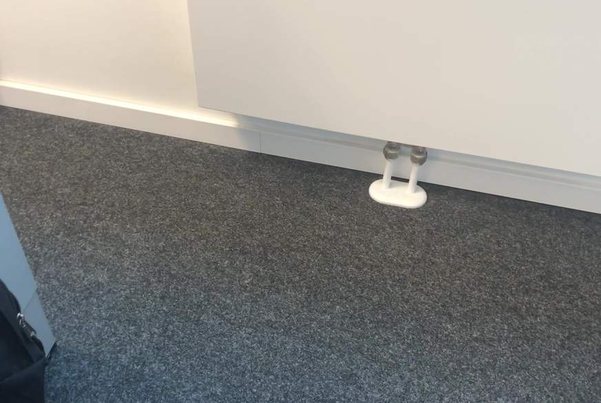 TallBabe: Mein erstes mal im Büro P****l A***h F***e