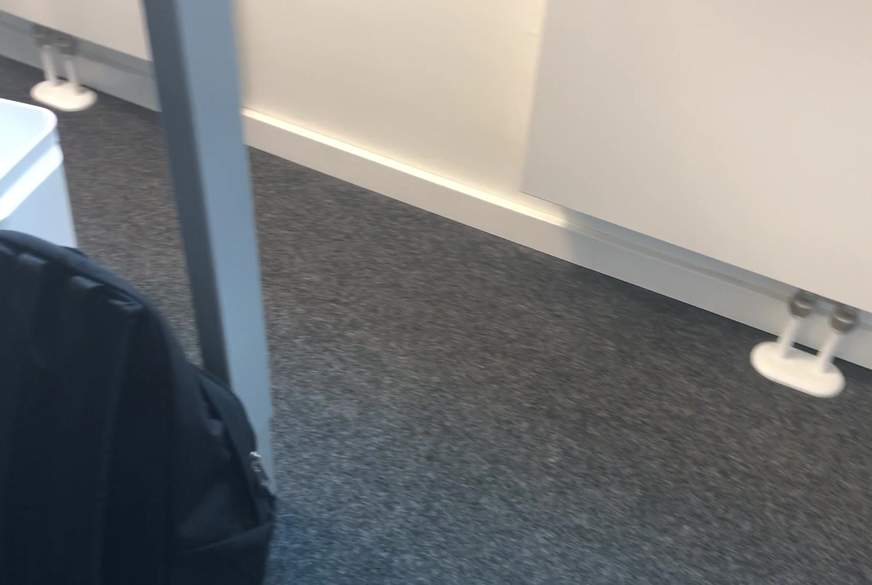 TallBabe: Mein erstes mal im Büro P****l A***h F***e