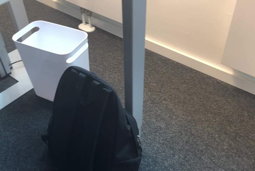 TallBabe: Mein erstes mal im Büro P****l A***h F***e