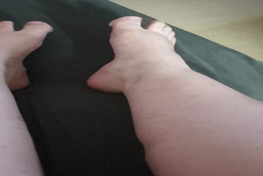 Mellegirl: Füße eingecrampt