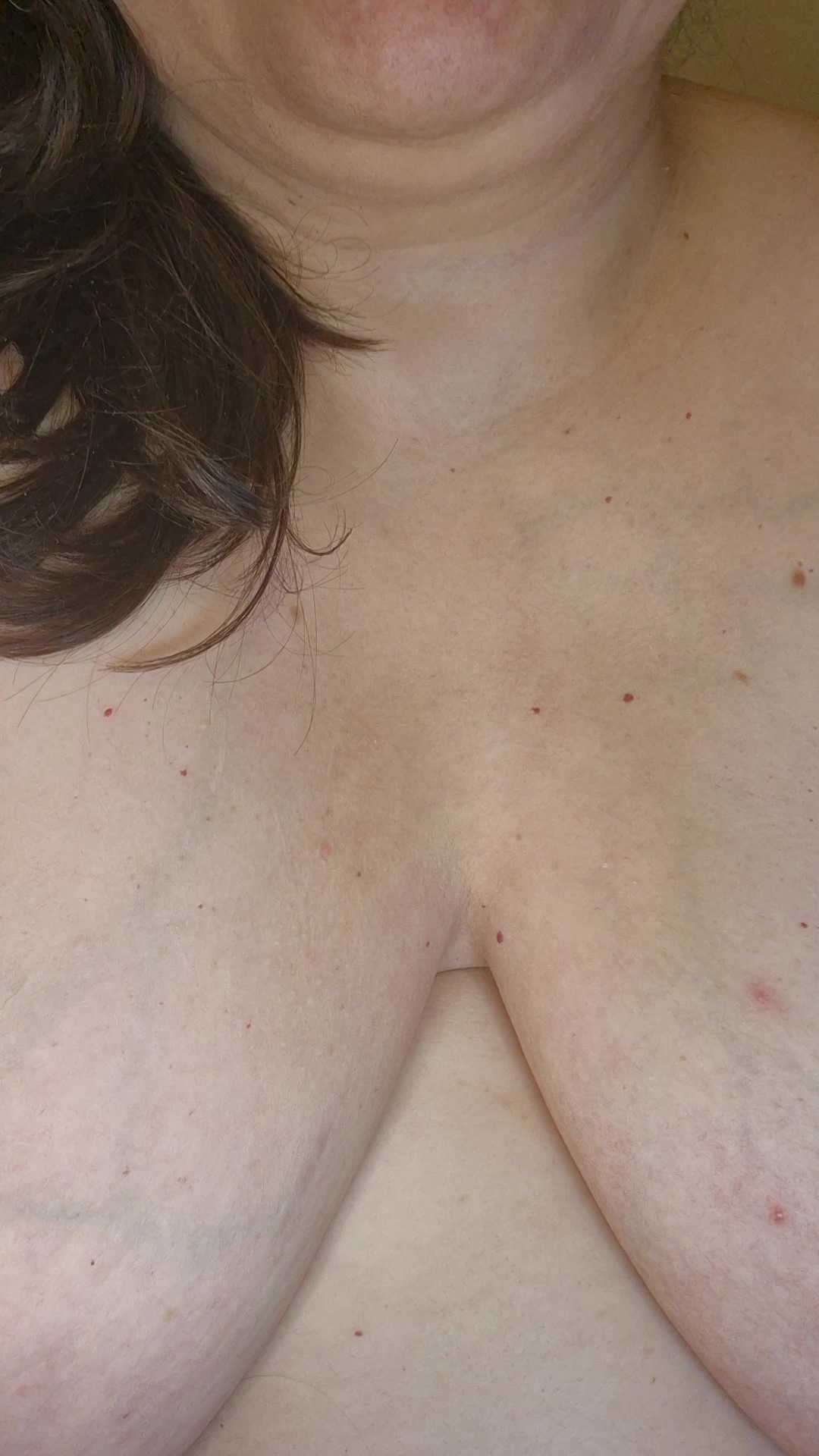 Bist du auch so geil grade bringe mich geil zum orgasmus  Babe 