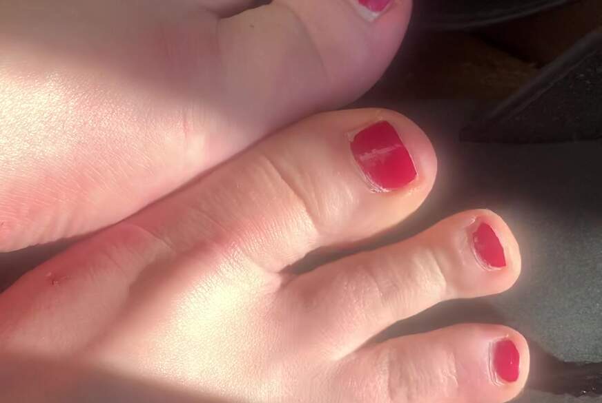 MissMonaMieder: B*******k und nichts als Füße