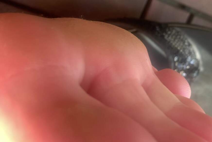 MissMonaMieder: B*******k und nichts als Füße