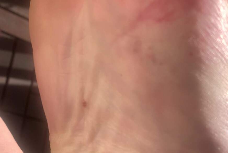 MissMonaMieder: B*******k und nichts als Füße