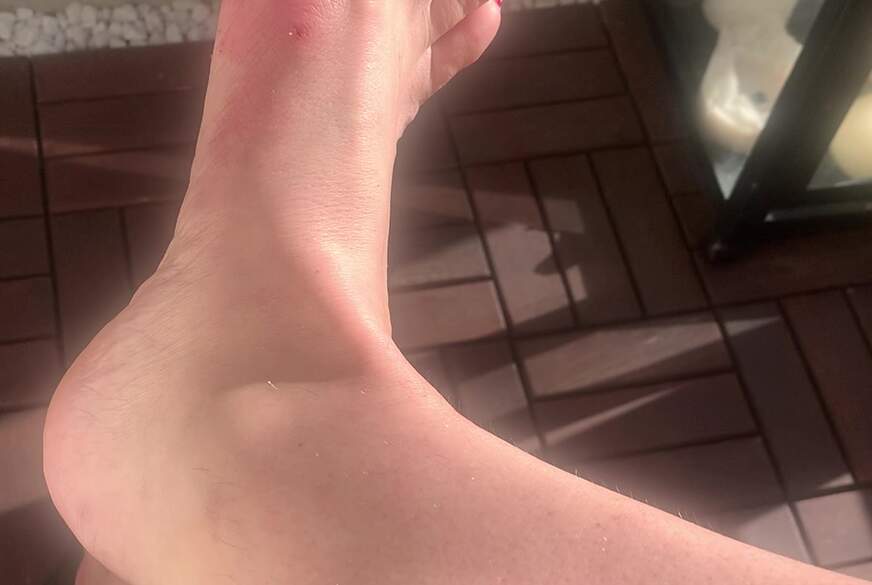 MissMonaMieder: B*******k und nichts als Füße