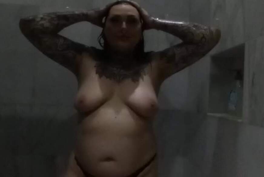 MissMonaMieder: Duschen mit der Herrin