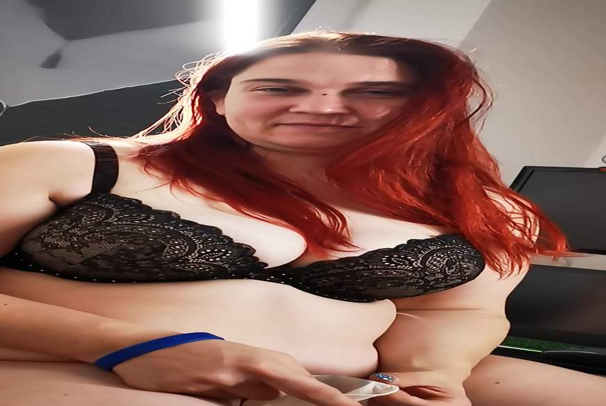 Feurigejulia: Mit den Latexhandschuhe kann man nicht nur putzen