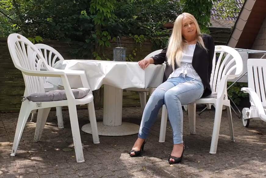 Kim-Love: OUTDOOR EINg*****t!! Warten mit n**ser Jeans!!!