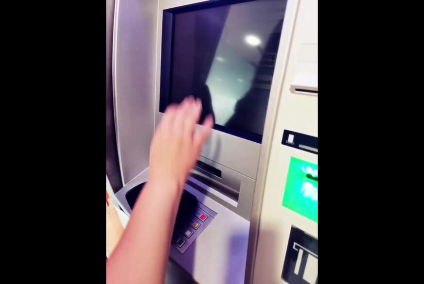 1000Euro Geldautomaten f**k !!! LadyBeautyBeast und LadyMinu von LadyMinu pic3