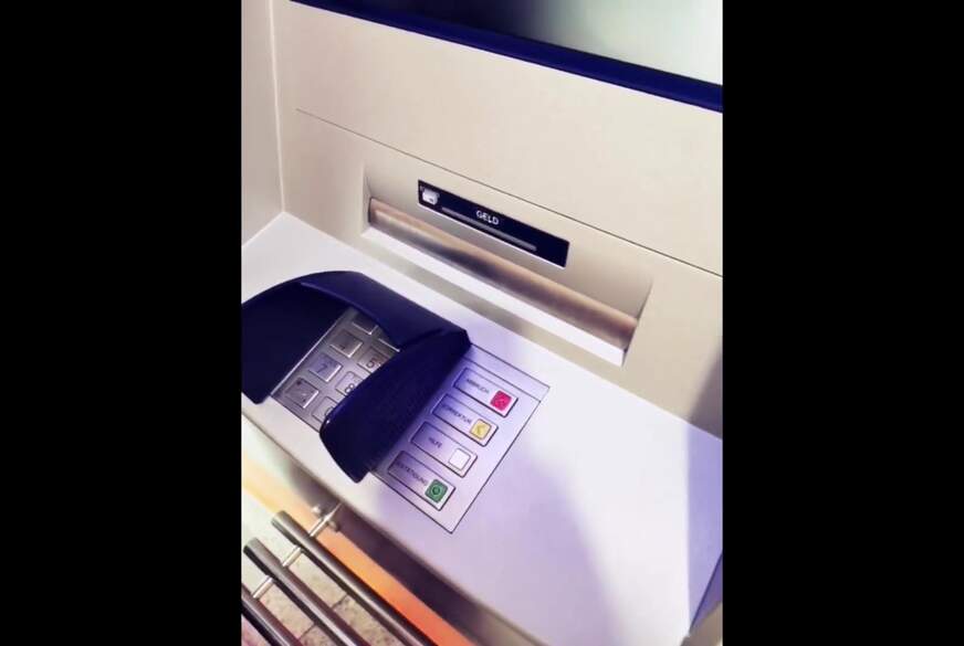 1000Euro Geldautomaten f**k !!! LadyBeautyBeast und LadyMinu von LadyMinu pic4