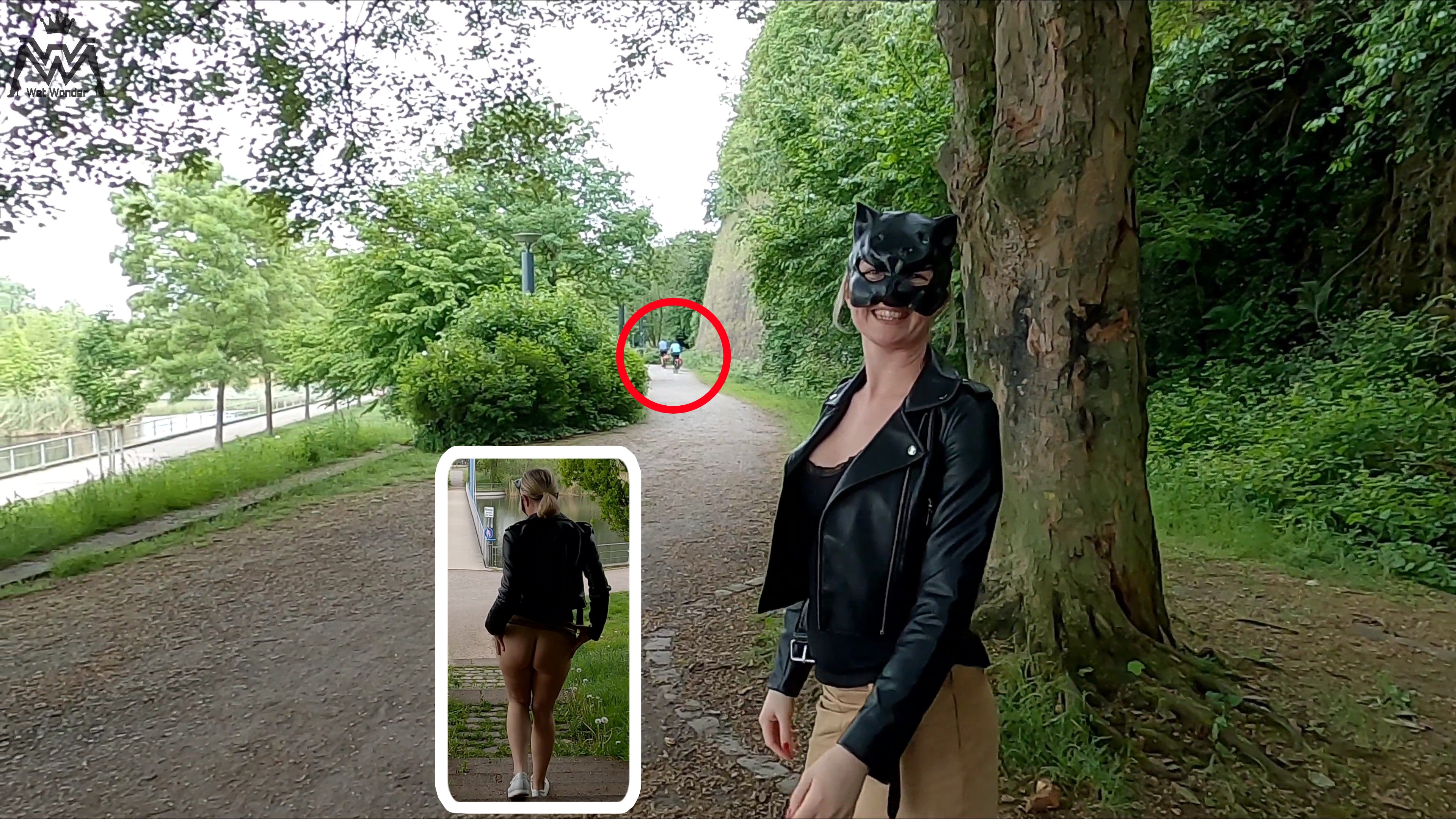 Hallo meine lieben Natursekt Freunde. Heute gibt es wieder ein Brand neues Video meiner Public Piss Parade. Was gibt es nämlich geileres als ein Piss Clip? Ich kann es euch sagen, einen Public Piss Clip! In mitten von Fahrradfahrern und Spaziergängern einfach die Fotze auspacken und drauf los Pissen. Wie herrlich, ich liebe es! Freue mich schon auf eure Kommentare. 
Feuchte Grüße eure Wet Wonder