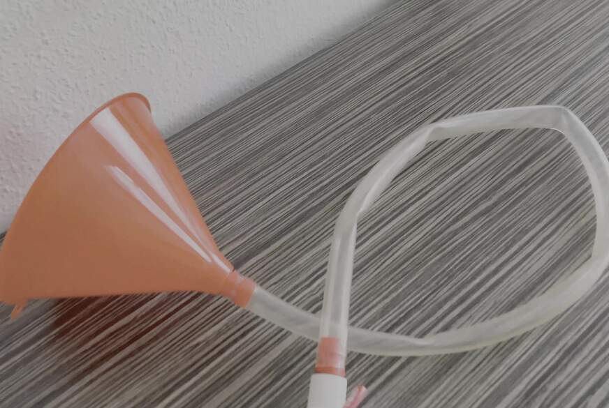 Wet-Wonder: User P**s Treffen 26. Mein erster Trichter P**s!