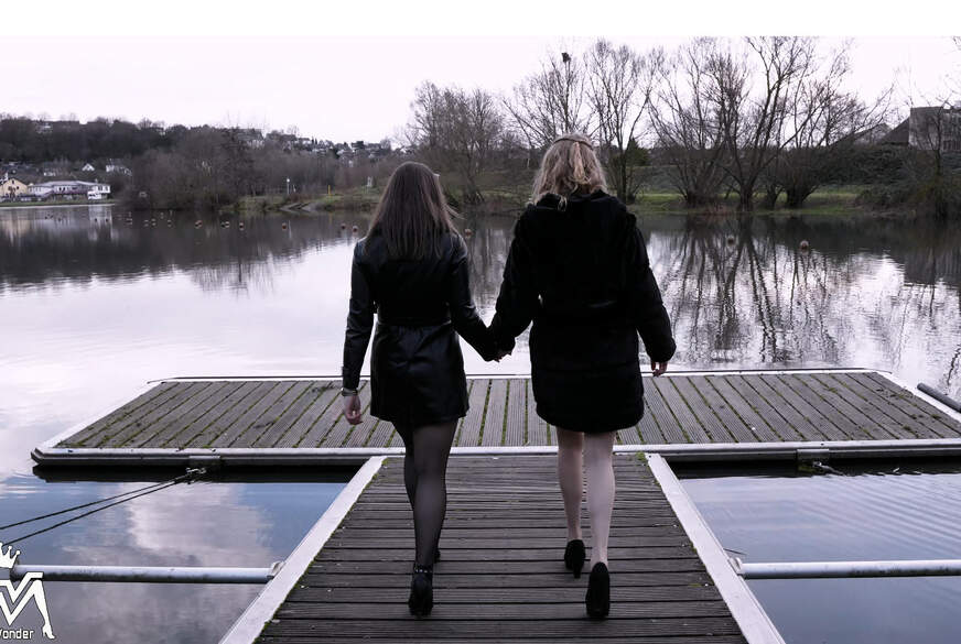 Wet-Wonder: Public P**s Parade 23. Heiße Strumpfhosen, volle B**sen und freches Gekicher auf dem Steg!