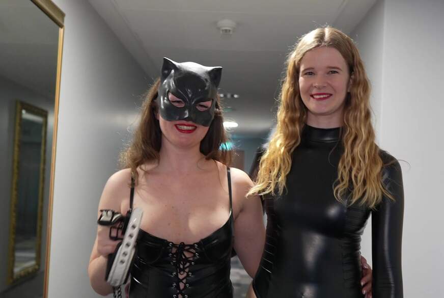 Doppelte Dominanz! Natursekt-Dusche für unseren Sklaven! von Wet-Wonder