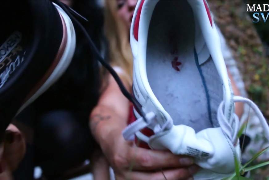 DOUBLE DOMINATION - Inhaliere unsere verschwitzten Sneaker! von MadameSvea pic2