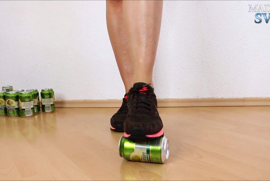 SCHROTTPRESSE - DOSEN-CRUSH in Sneakers - CustomClip von MadameSvea pic2