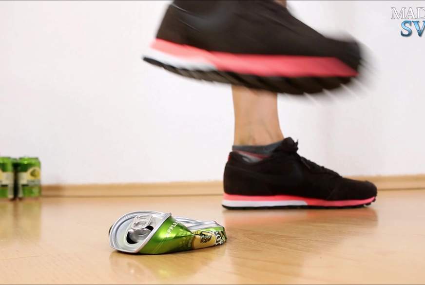 SCHROTTPRESSE - DOSEN-CRUSH in Sneakers - CustomClip von MadameSvea pic3