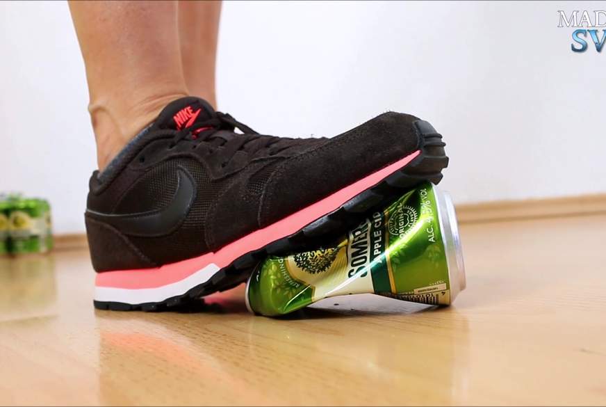 SCHROTTPRESSE - DOSEN-CRUSH in Sneakers - CustomClip von MadameSvea pic4