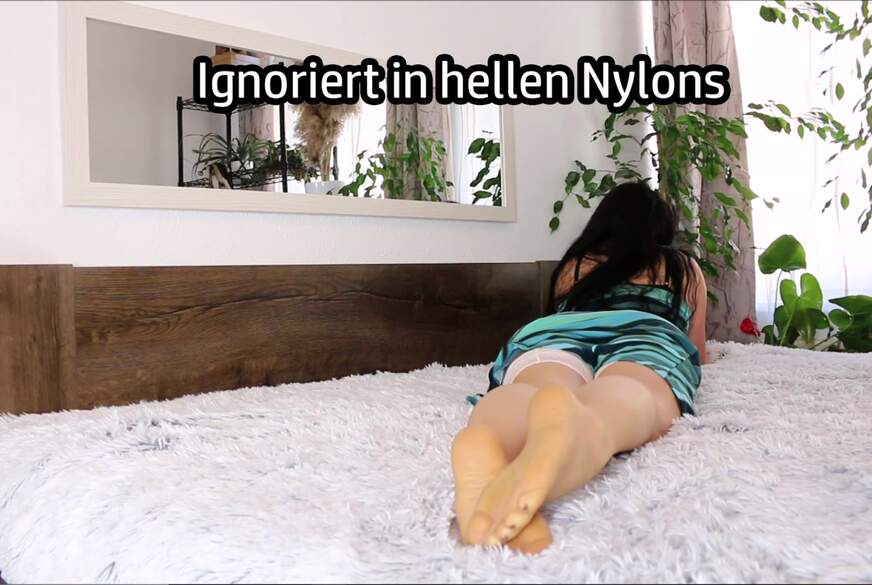 Ignoriert in hellen Nylons von MadameSvea pic1