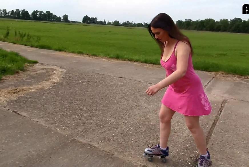 F*****egeheime: Outdoor Rollschuh P**s