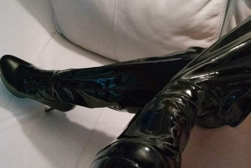 Sag Hallo zu meinen Lack High-Heels von SexyMilf48 pic4
