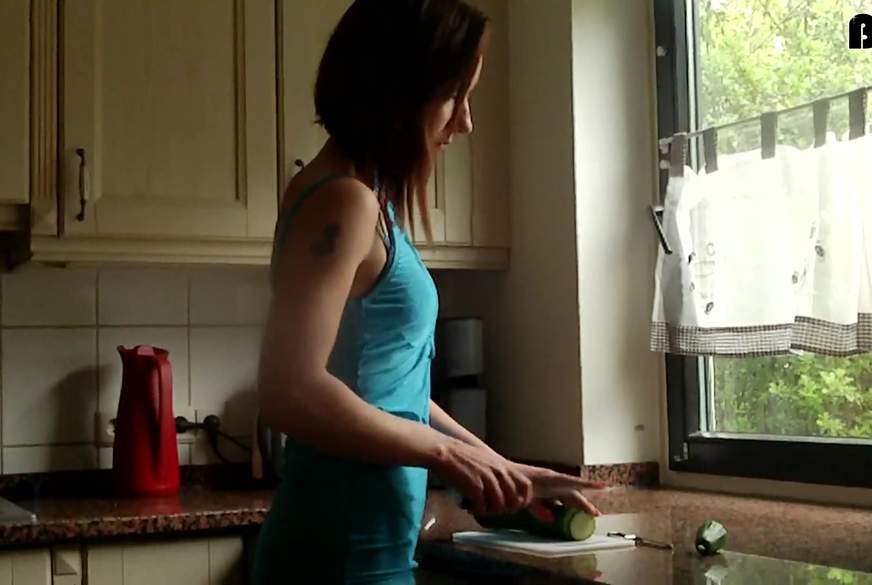 Lady-Saira: Schau brav zu! Sklavens*u!!!