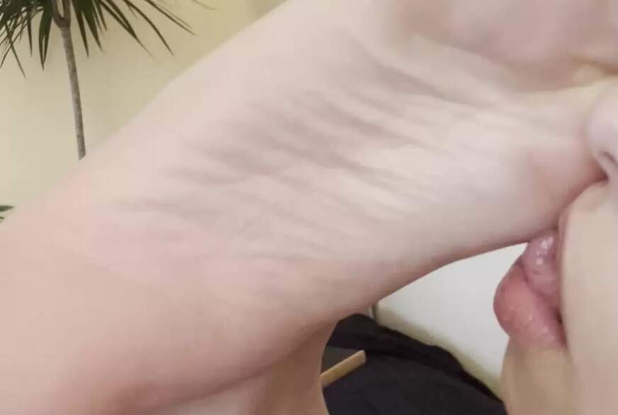 AsterCrystal: Füße l****n