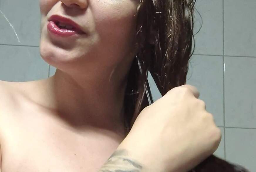 CurvyKompriGirl: N**se Haare und Titten einölen... Dann gibt es einen T********k!