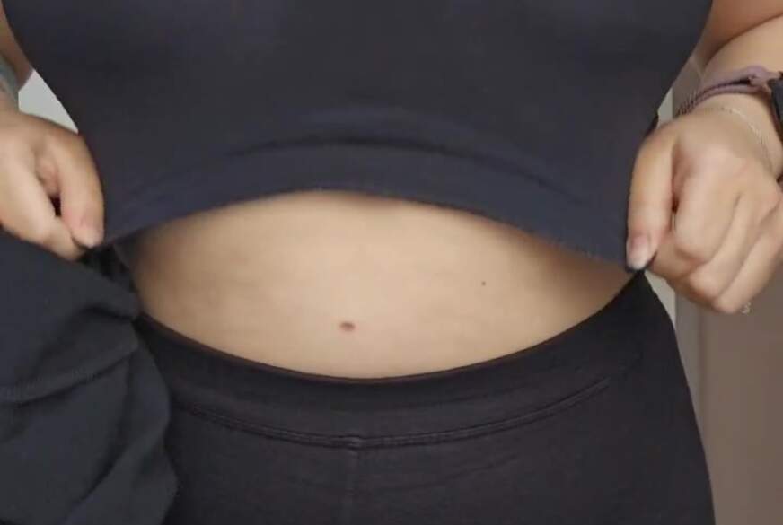 Titten zeigen auf dem k*o von AsiasLips pic2