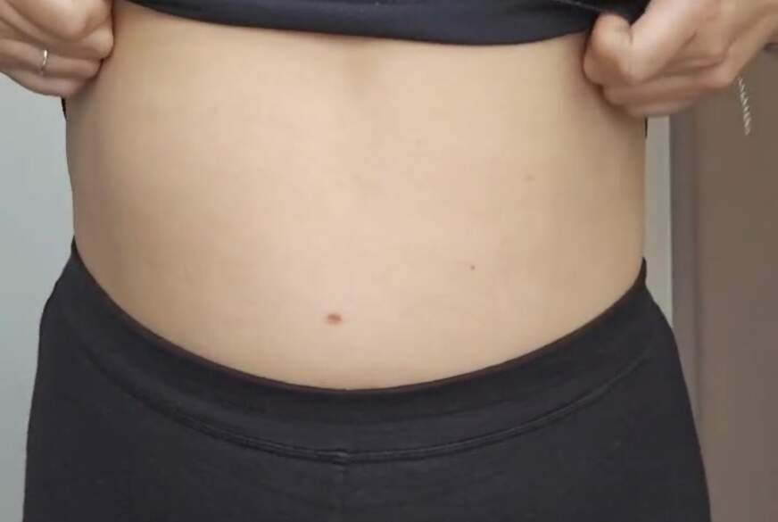 Titten zeigen auf dem k*o von AsiasLips pic4