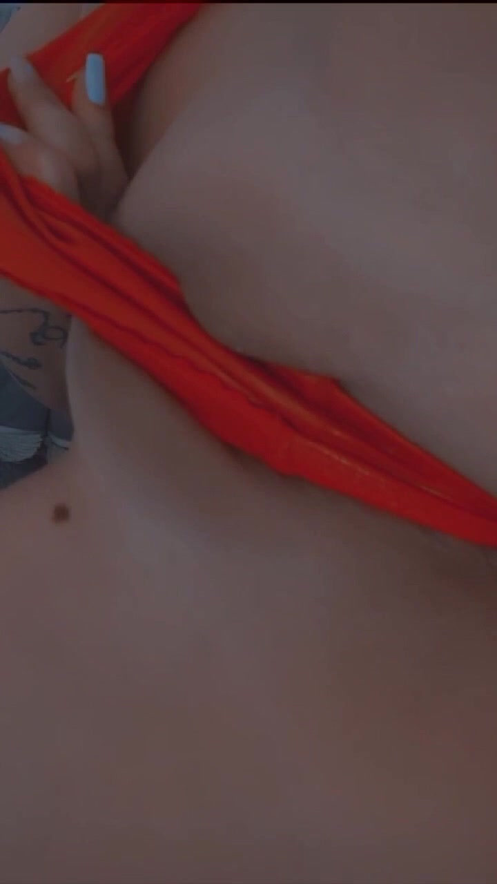 ass shake in red u. creampie ich shake mein ass für dich baby, so wie ich dich reiten würde, ich habe einen durchsitigen dildo, damit all mein saft sehen kann. ich komme für dich, creampie