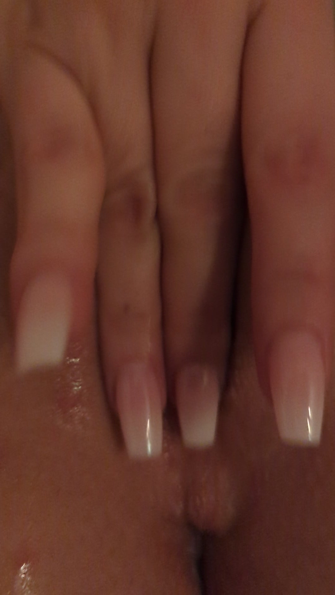 Muschi-Massage komm lass uns genüsslich gemeinsam massieren. Du siehst meine geile Muschi ganz ganz nah als würdest du vor ihr liegen, ein geiler Genuss,den ich mit dir teilen will.