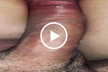 mit den F&uuml;&szlig;en den Schwanz gewichst