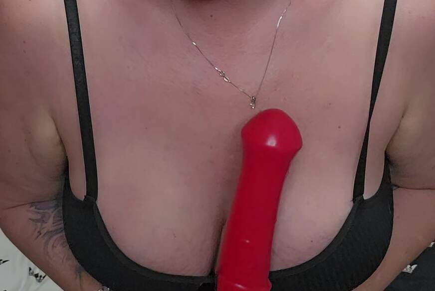 Riesendildo und f*****e F***e  mein heftigster D***y-Orgasmus von Linageil