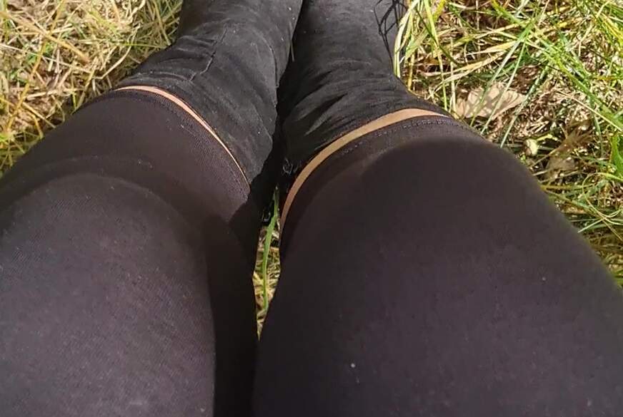 Äpfel mit Stiefeln crushen - Squeezing Apples von Goddess-Iva*a