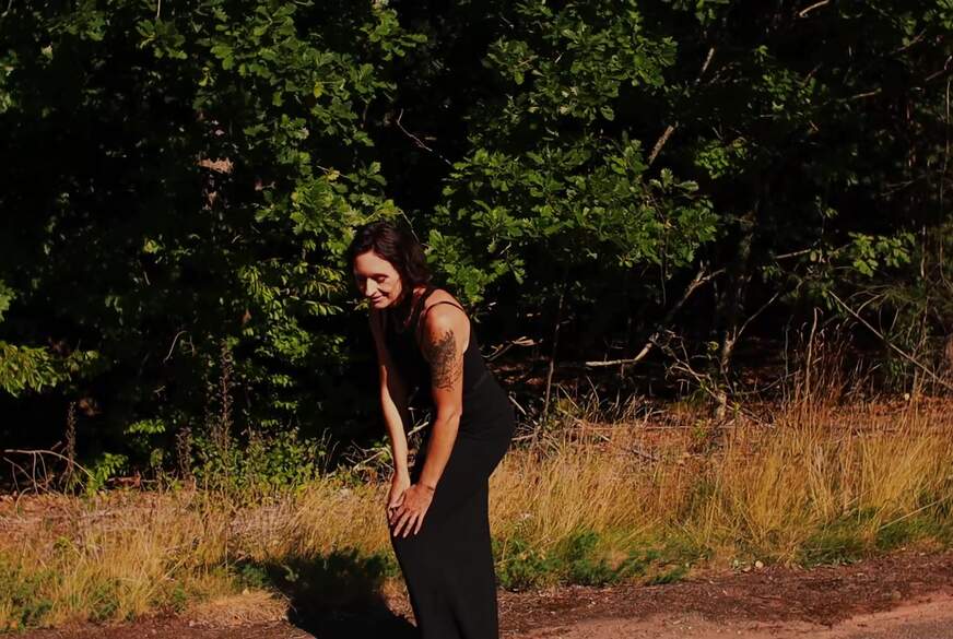 Zora-Enn: Verführerische Outdoor-Diva - Zora Enn lässt die Hüllen fallen...