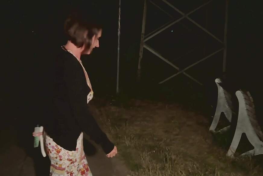 Zora-Enn: Verbotene Lust im nächtlichen Park . Ganz allein auf der Bank