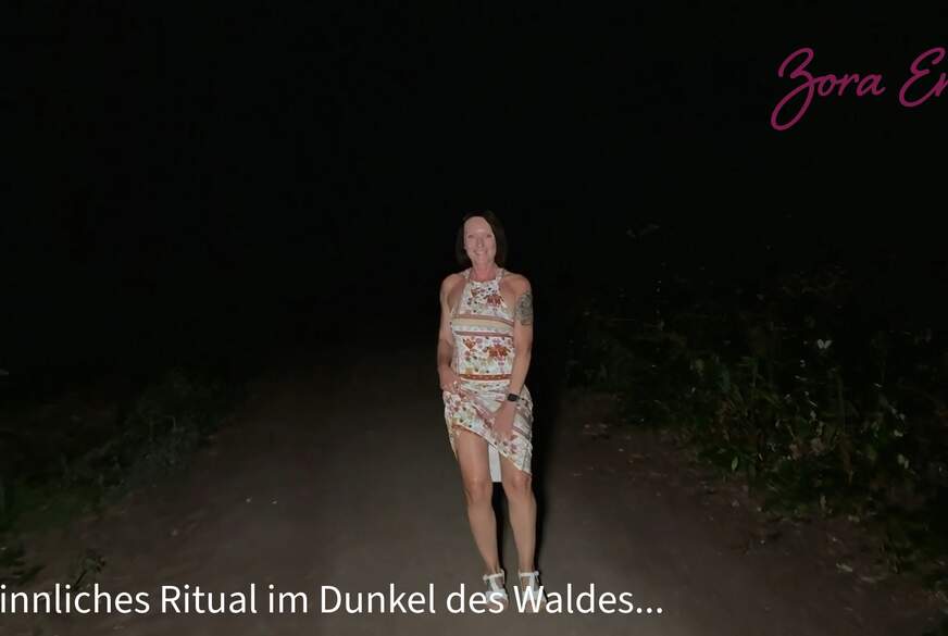 Ein sinnliches Ritual im Dunkel des Waldes... von Zora-Enn pic1