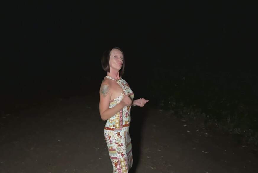 Zora-Enn: Ein sinnliches Ritual im Dunkel des Waldes...