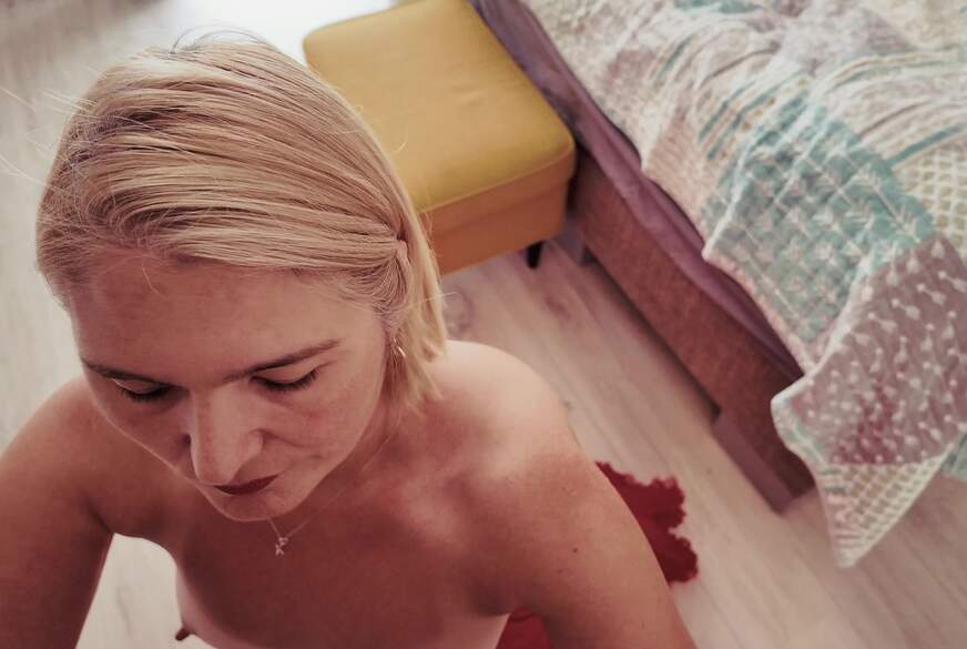 Charlotte-Vintage: AO-f**k Charlotte verführt User aus dem Chat und schluckt brav