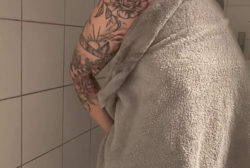 MiaHase: geile Dusche Session...Rasieren und Masturbieren in einem...