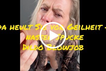 …sabbernder Dildoblowjob mit Tränen, Spucke-Play und geilen Geräuschen –  nur im hellblauen, glänzenden Satinslip und einem hauchdünnen, durchsichtigen Spitzen-Morgenmantel… Meine großen Titten sind komplett frei und wackeln bei jeder Bewegung. 🔥 Dann hole ich mir den Dildo  und blase ihn direkt vor der Kamera – du hörst die geilen Schmatz- und Würge-Geräusch, seht wie die Spucke aus meinem Mund läuft, über mein Kinn tropft und auf meine nackten Titten klatscht… und meine Augen vor Geilheit zu tränen beginnen…🥵😮💦