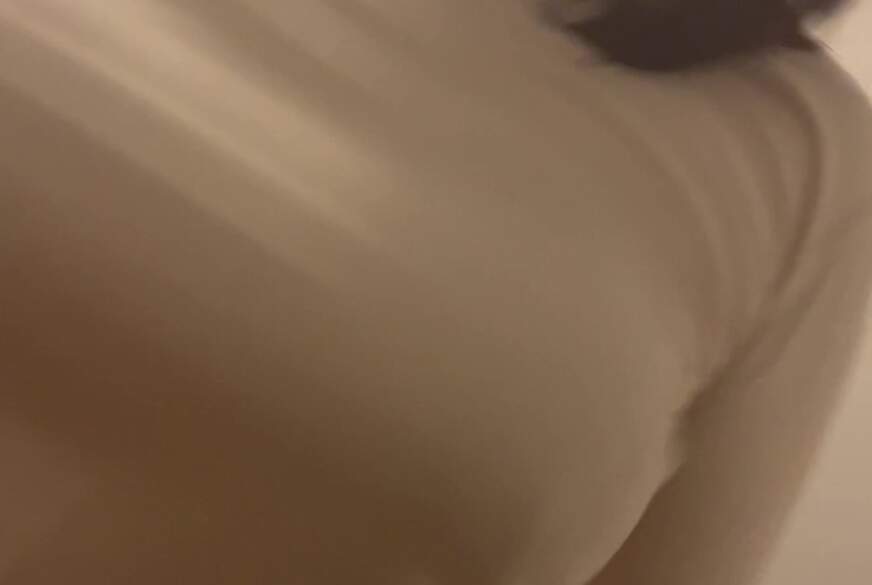 18jaehrige mit 80E Boobs am S*****z reiten von Couple18and38