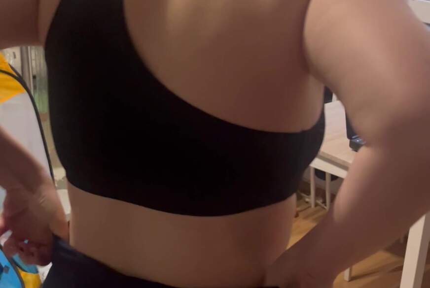 Franny probiert neue Leggins an von Couple18and38