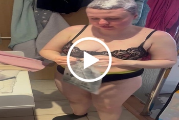 Franny probiert ihre Onlinebestellung Fetisch sonstiges Unterwäsche 