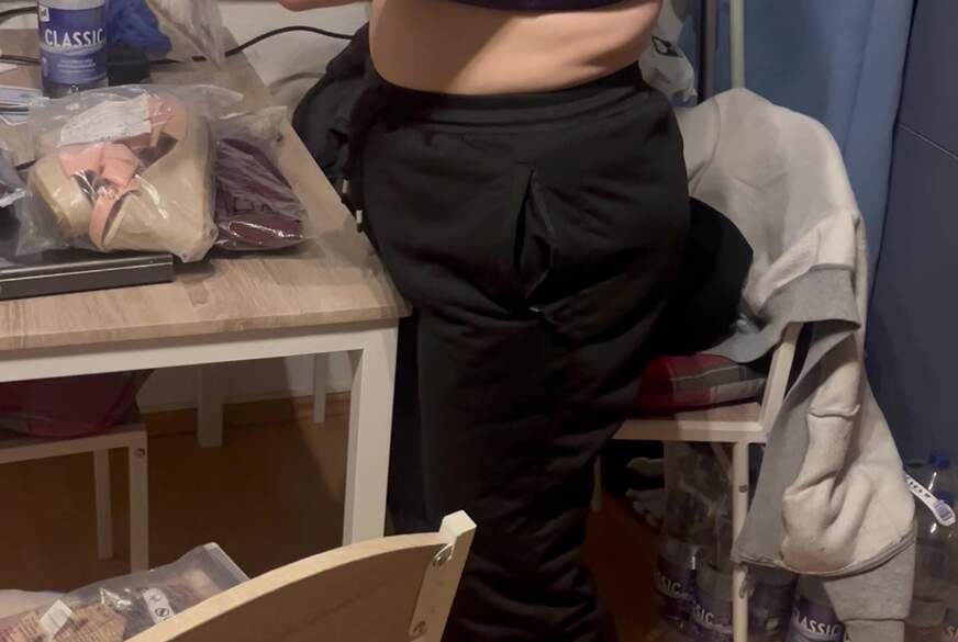 Couple18and38: Franny probiert ihre Onlinebestellung teil4