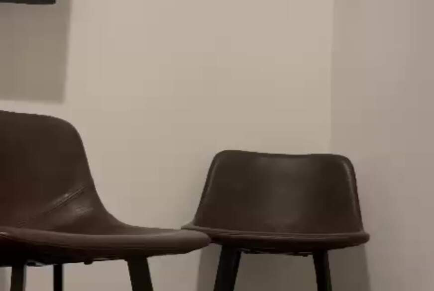 Malia-f****t: Druckwellen Vibrator im Einsatz