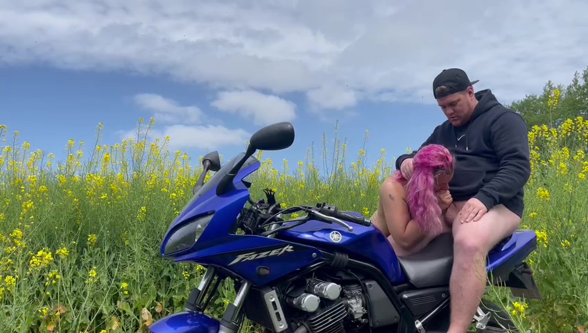 Geiler Blow-Job Ein Boxenstopp bei geilem Wetter