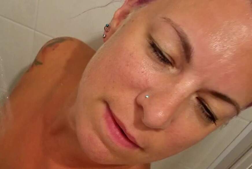 Malia-f****t: Dusch-Spaß