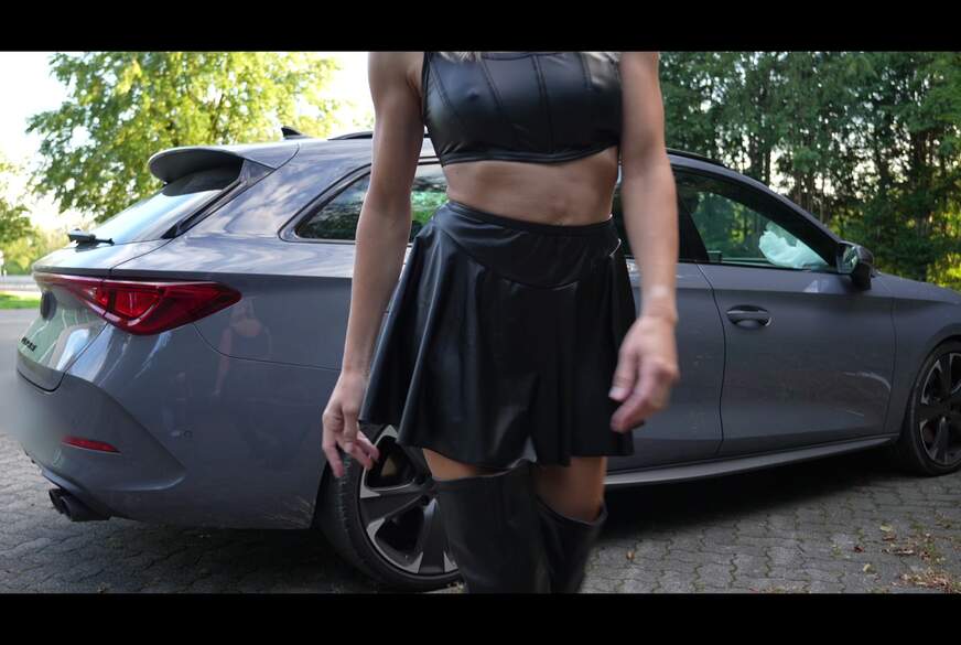 EllaMysterie: Parkplatzf**k - Meine f*****e M****i brauchte einen h**ten F**********z-